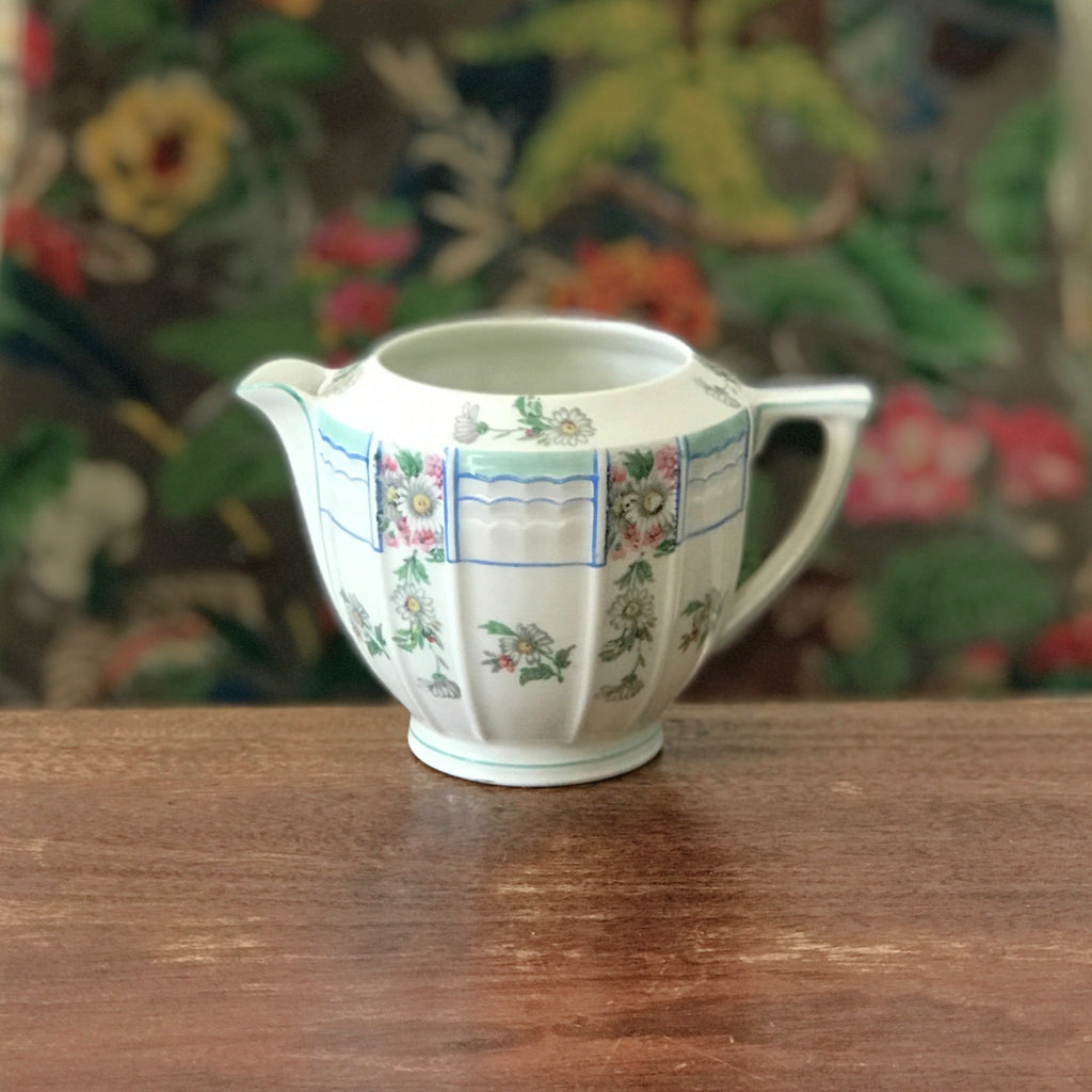 Pot à lait en porcelaine de Limoges A. Lanternier décor bleu, vert et fleuri par Hello Broc brocante en ligne