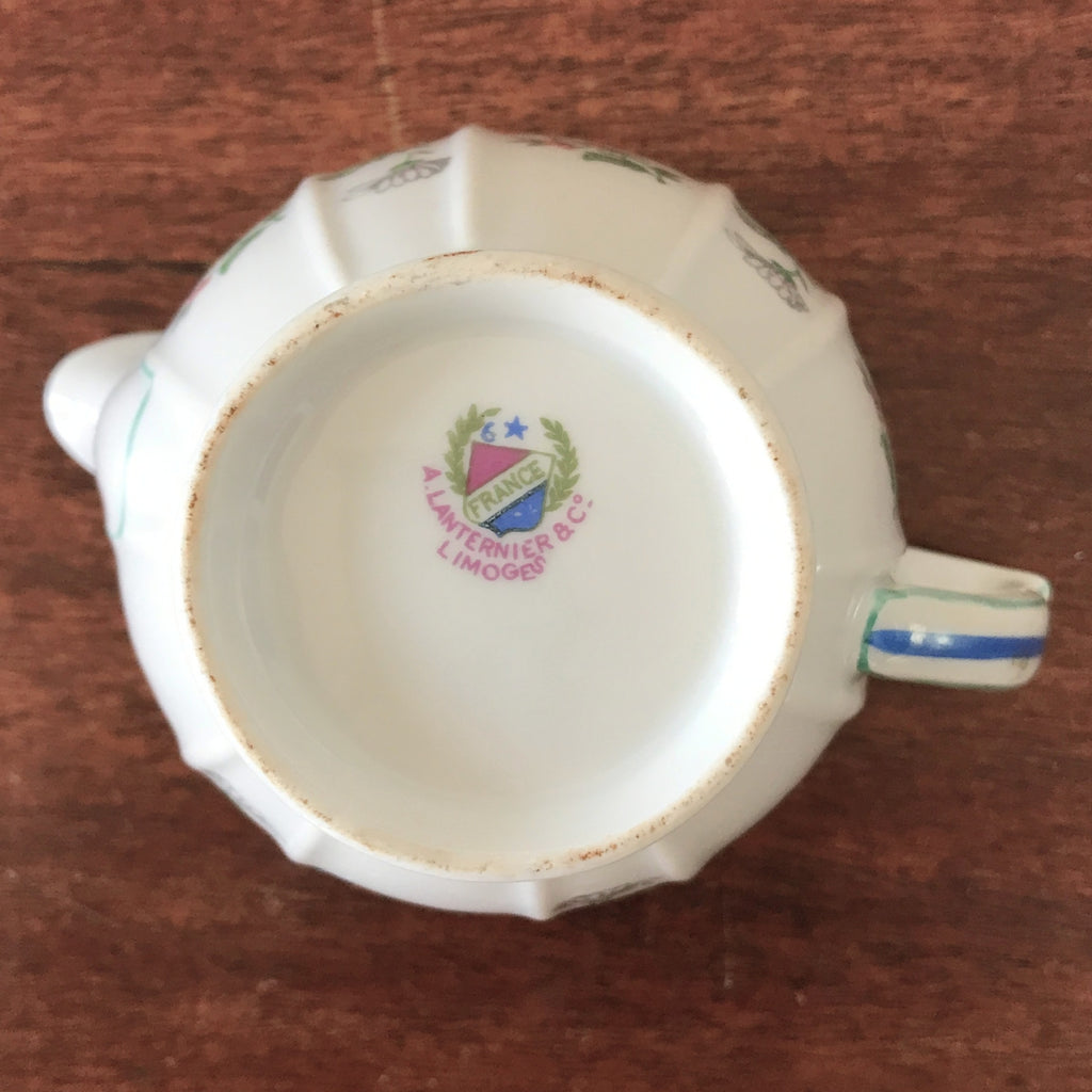 Pot à lait en porcelaine de Limoges A. Lanternier décor bleu, vert et fleuri par Hello Broc brocante en ligne