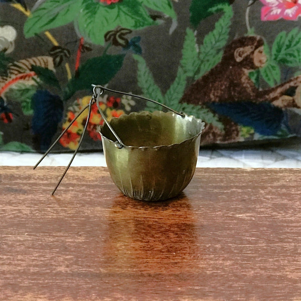 Passoire à thé adaptable à la théière - ancien passe thé ou tisane en métal doré par Hello Broc brocante en ligne