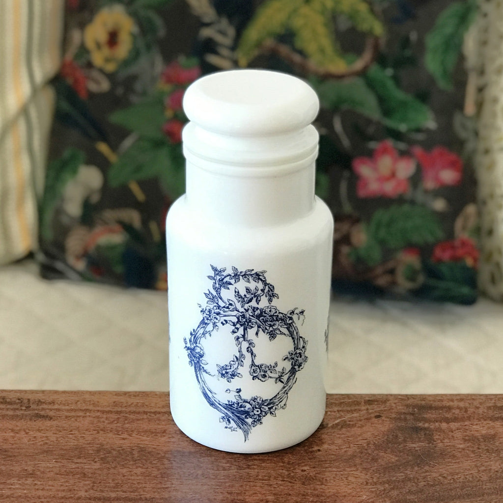 Grand bocal style pot d'apothicaire vintage en verre opalin blanc décor bleu made in Italy par Hello Broc brocante en ligne