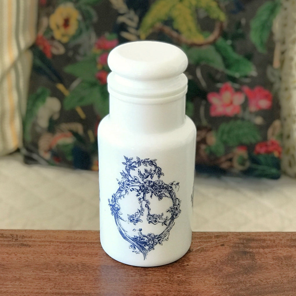 Grand bocal style pot d'apothicaire vintage en verre opalin blanc décor bleu made in Italy par Hello Broc brocante en ligne