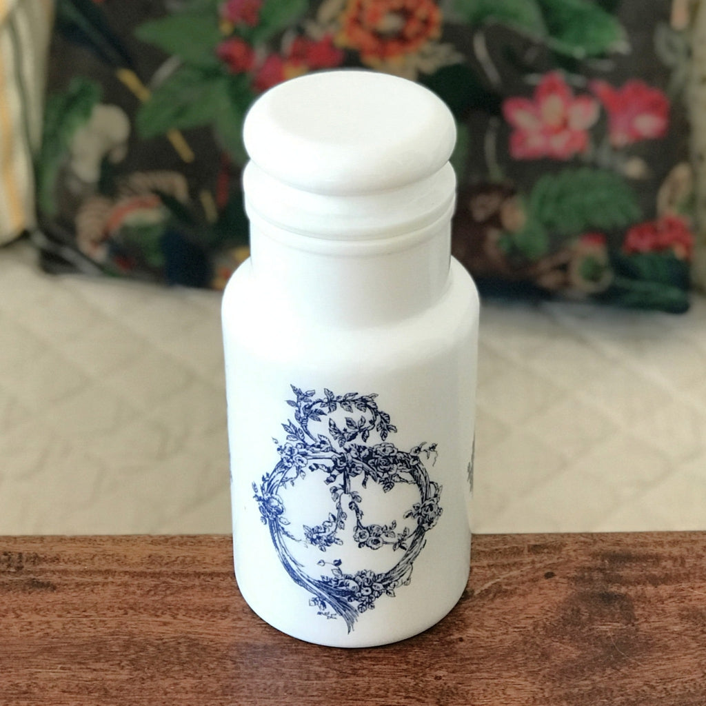 Grand bocal style pot d'apothicaire vintage en verre opalin blanc décor bleu made in Italy par Hello Broc brocante en ligne