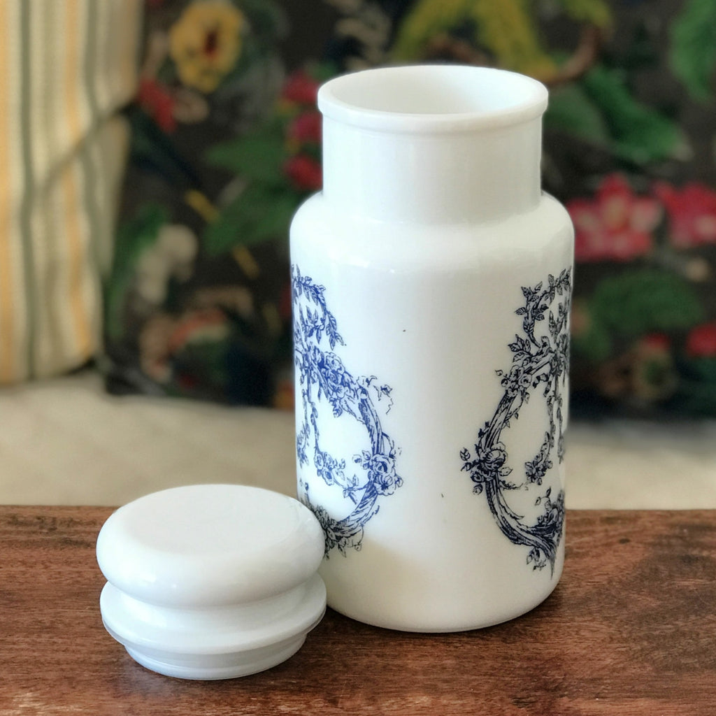Grand bocal style pot d'apothicaire vintage en verre opalin blanc décor bleu made in Italy par Hello Broc brocante en ligne
