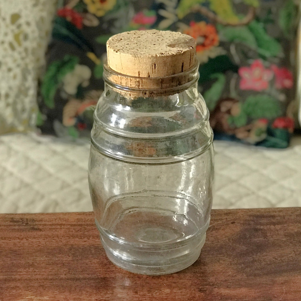Ancien bocal ou bonbonnière en verre moulé incolore avec bouchon en liège hauteur 22 cm par Hello Broc brocante en ligne