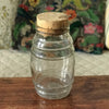 Ancien bocal ou bonbonnière en verre moulé incolore avec bouchon en liège hauteur 22 cm par Hello Broc brocante en ligne