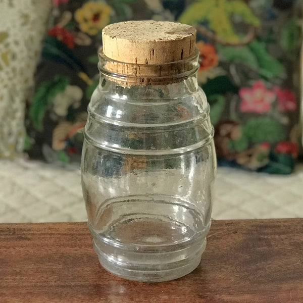 Ancien bocal ou bonbonnière en verre moulé incolore avec bouchon en liège hauteur 22 cm par Hello Broc brocante en ligne