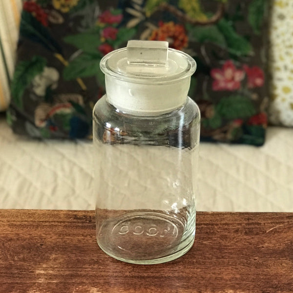 Bocal ancien en verre soufflé avec son couvercle au bouton de préhension rectangulaire par Hello Broc brocante en ligne