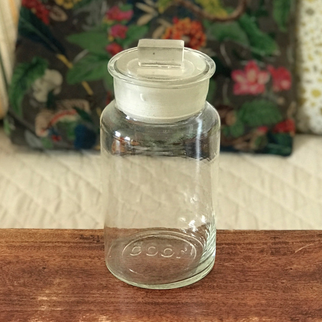 Bocal ancien en verre soufflé avec son couvercle au bouton de préhension rectangulaire par Hello Broc brocante en ligne