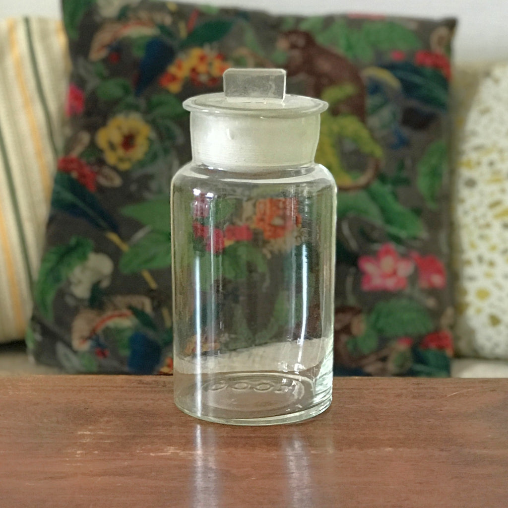 Bocal ancien en verre soufflé avec son couvercle au bouton de préhension rectangulaire par Hello Broc brocante en ligne