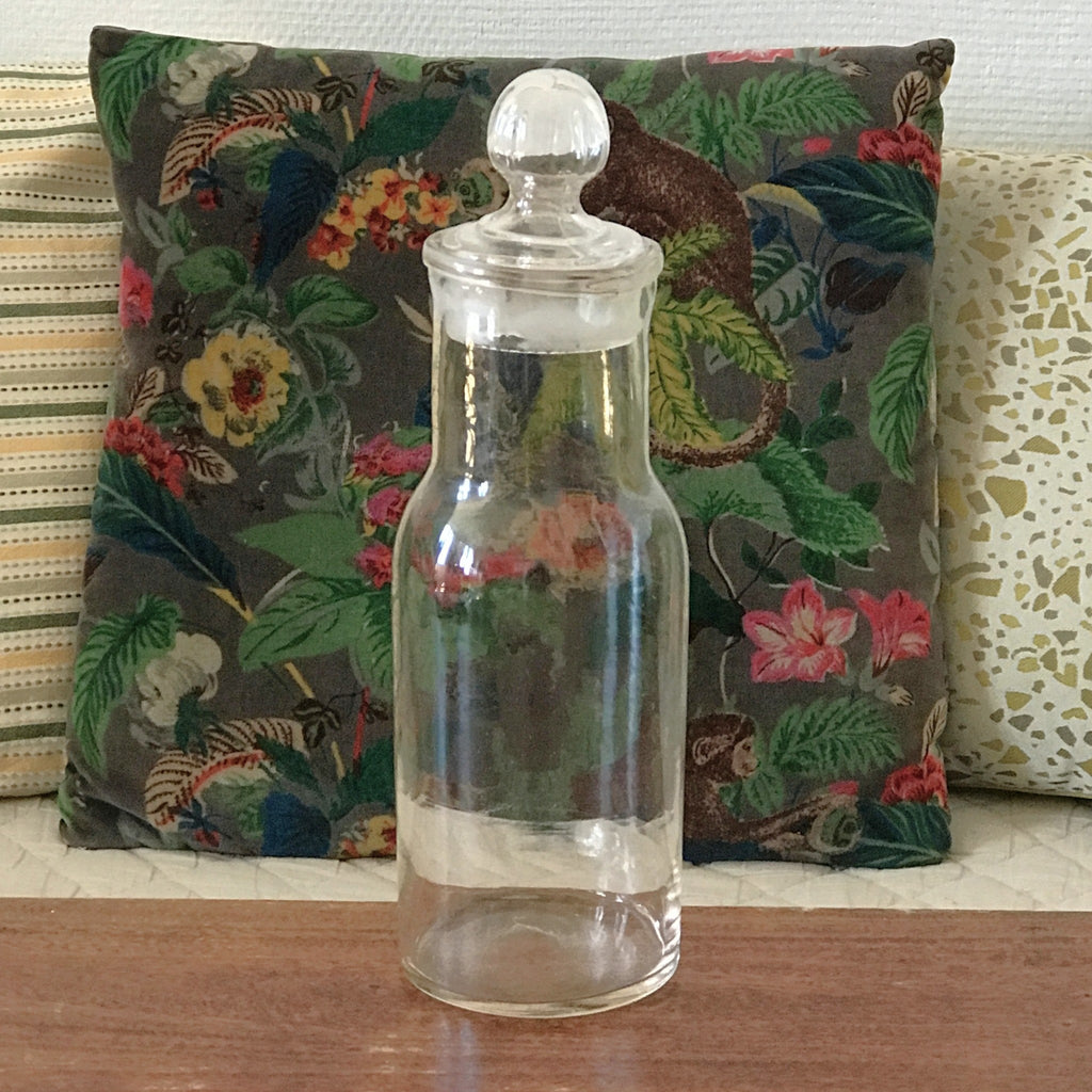 Bocal ancien en verre soufflé avec couvercle au bouton de préhension rond début XXème siècle par Hello Broc brocante en ligne