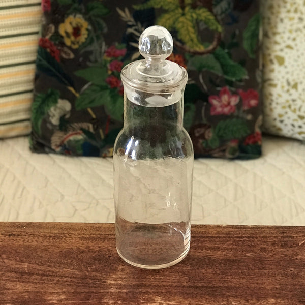 Bocal ancien en verre soufflé avec couvercle au bouton de préhension rond début XXème siècle par Hello Broc brocante en ligne