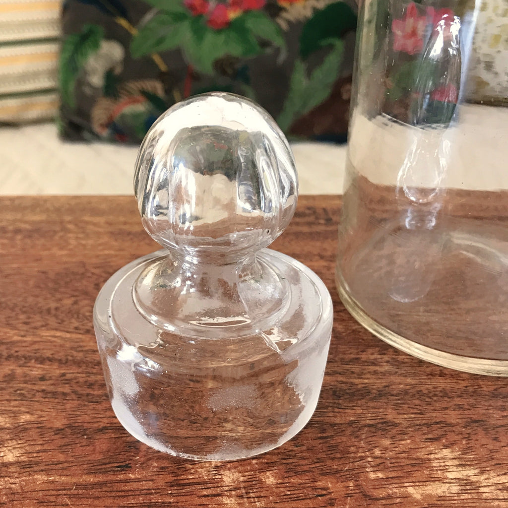Bocal ancien en verre soufflé avec couvercle au bouton de préhension rond début XXème siècle par Hello Broc brocante en ligne