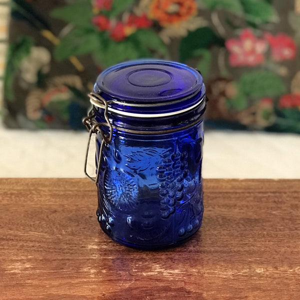 Bocal hermétique vintage en verre moulé pressé bleu cobalt par Hello Broc brocante en ligne