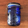 Bocal hermétique vintage en verre moulé pressé bleu cobalt par Hello Broc brocante en ligne