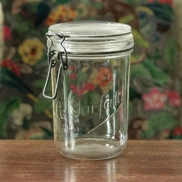 Bocal de conservation ancien en verre moulé Le Parfait 1 Litre forme droite par Hello Broc brocante en ligne