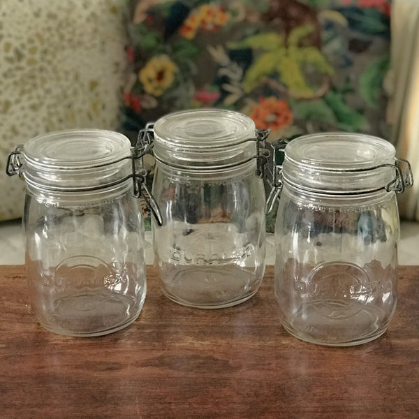 Ensemble de 3 bocaux ou pots de conservation anciens et vintage en verre moulé de marque Duralex contenance 1 litre par Hello Broc brocante en ligne