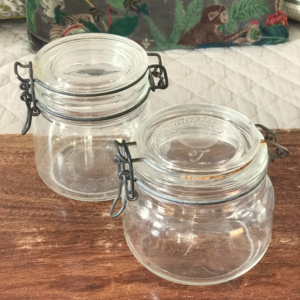 Lot de 2 bocaux de conservation anciens en verre moulé Le Pratique contenance 0,5 Litre par Hello Broc brocante en ligne