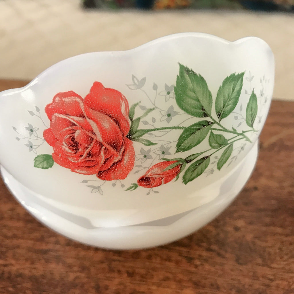 Lot de 3 ramequins coupelles vintage dépareillés en verre opalin blanc par Hello Broc brocante en ligne
