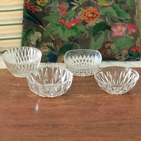 Ensemble de 4 coupelles dépareillées vintage mix & match en verre par Hello Broc brocante en ligne