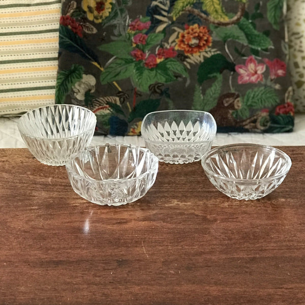 Ensemble de 4 coupelles dépareillées vintage mix & match en verre par Hello Broc brocante en ligne