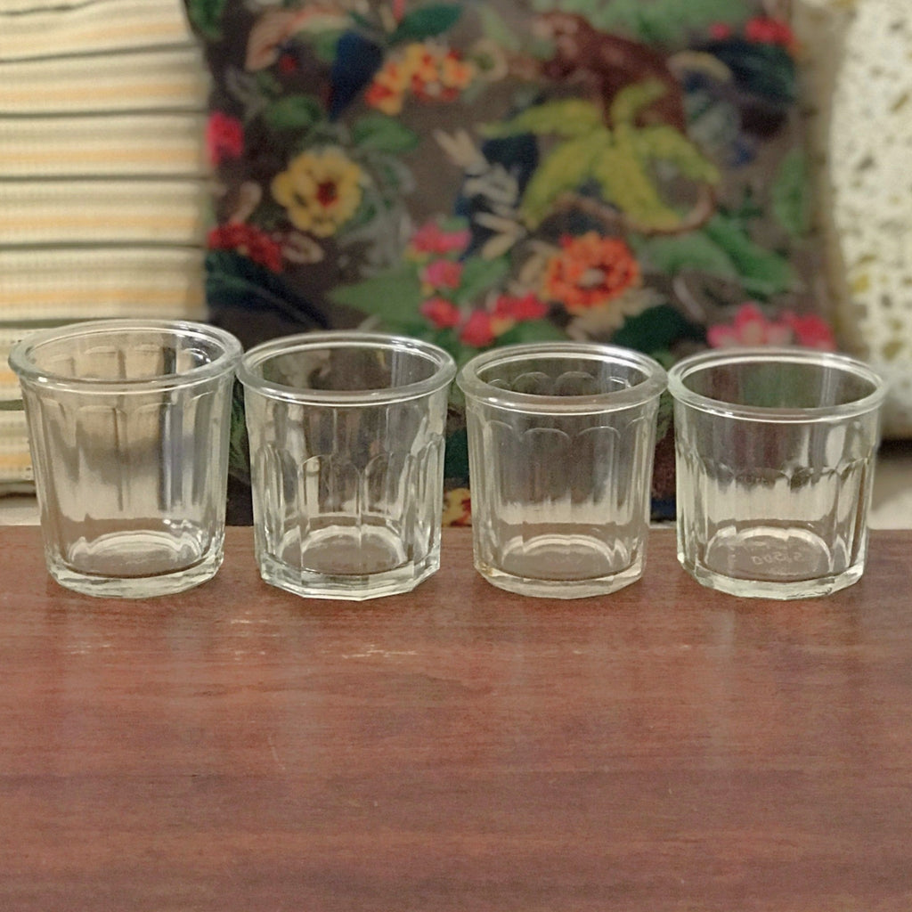 Lot de 4 pots anciens à confiture en verre soufflé et moulé - lot B - par Hello Broc brocante en ligne