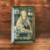 Boîte en fer rectangulaire dessus Vierge à la Pomme côtés fleurs rouges par Hello Broc brocante en ligne