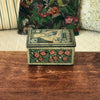 Boîte en fer rectangulaire dessus Vierge à la Pomme côtés fleurs rouges par Hello Broc brocante en ligne