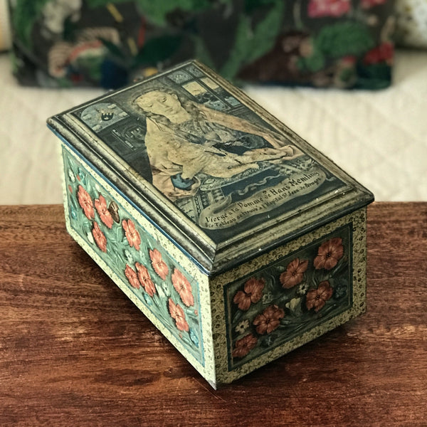 Boîte en fer métal ancienne rectangulaire dessus Vierge à la Pomme côtés fleurs rouges Circa 1930 par Hello Broc brocante en ligne