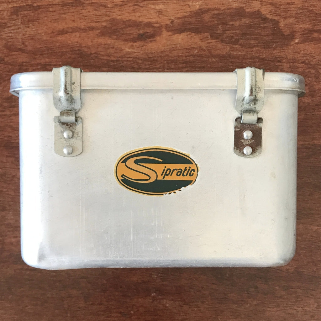 Boîte métallique décorative vintage rectangulaire Sipratic par Hello Broc brocante en ligne