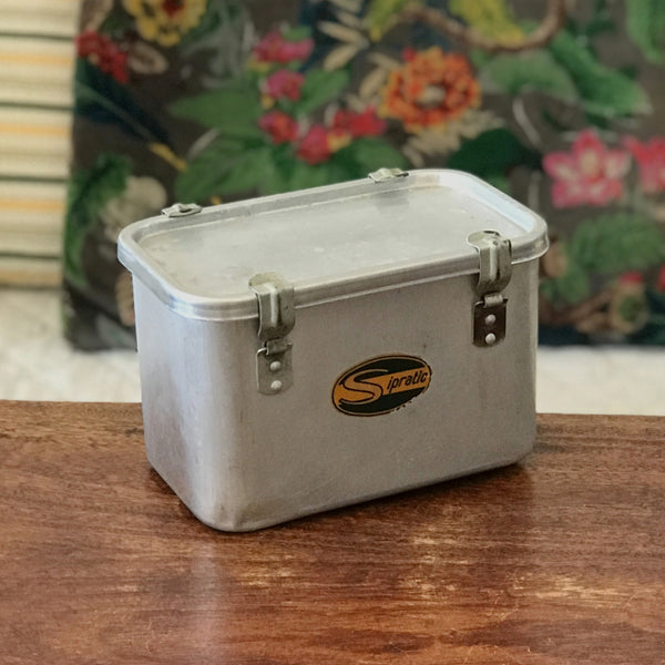 Boîte métallique décorative vintage rectangulaire Sipratic par Hello Broc brocante en ligne