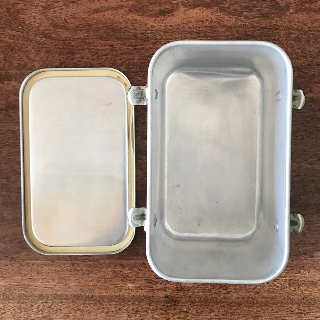 Boîte métallique décorative vintage rectangulaire Sipratic par Hello Broc brocante en ligne