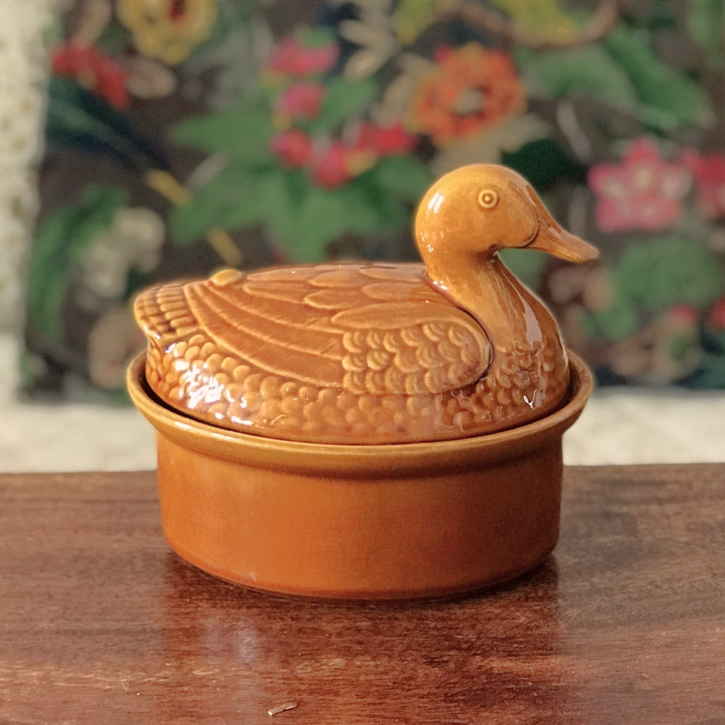 Terrine en forme de canard en céramique couleur jaune moutarde par Hello Broc brocante en ligne
