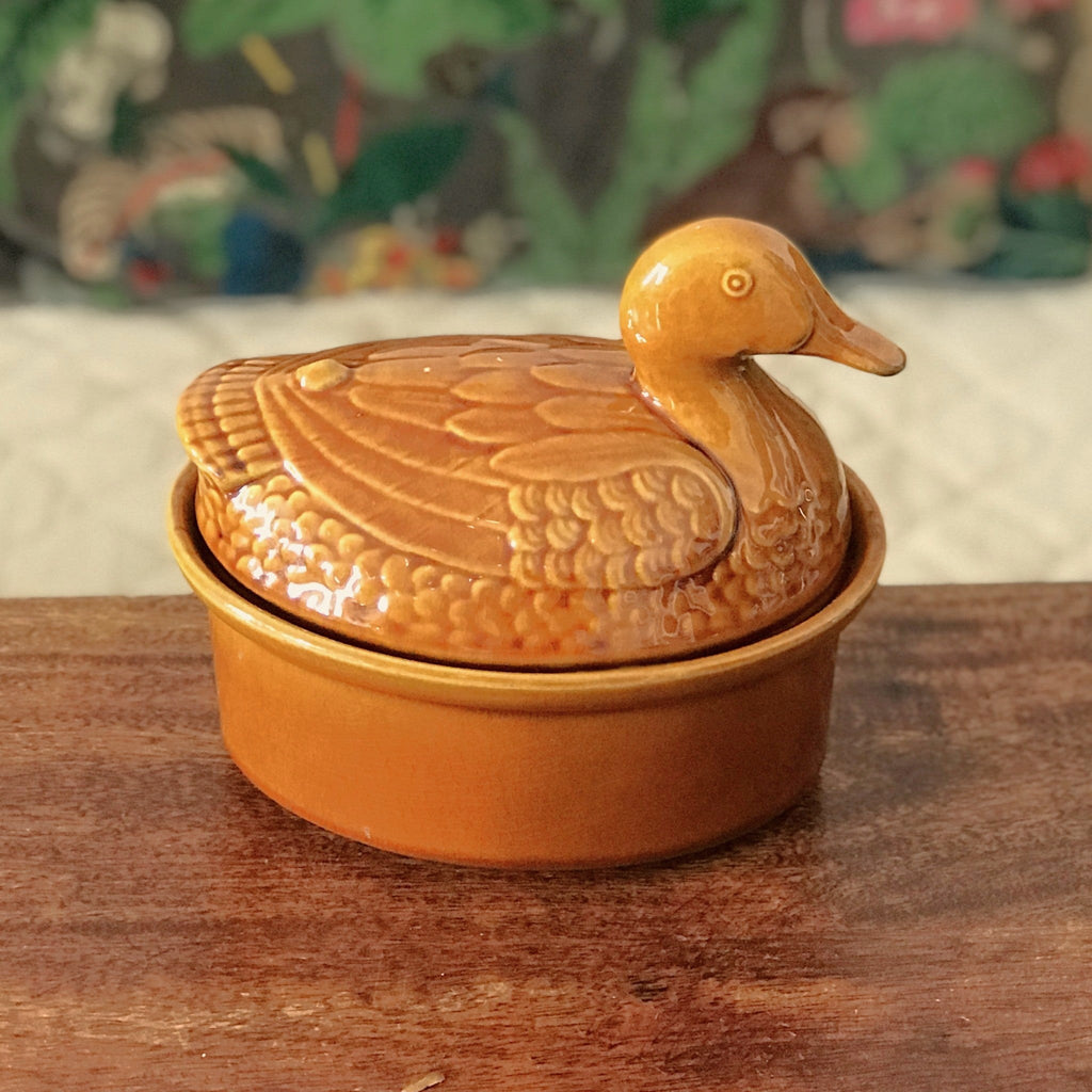 Terrine en forme de canard en céramique couleur jaune moutarde par Hello Broc brocante en ligne