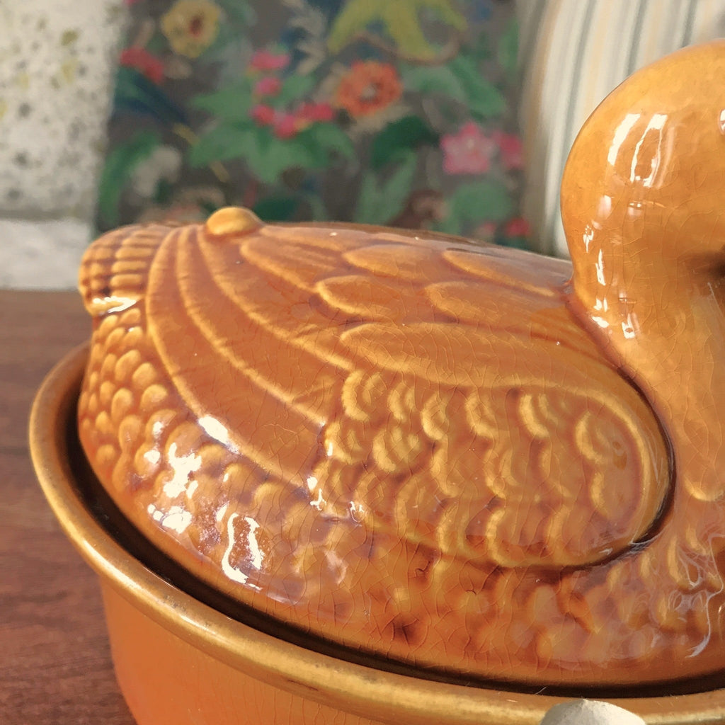 Terrine en forme de canard en céramique couleur jaune moutarde par Hello Broc brocante en ligne