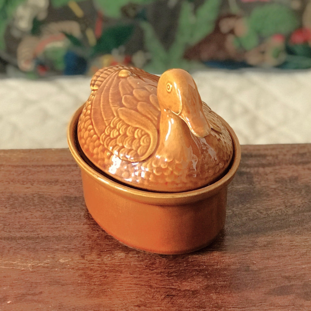 Terrine en forme de canard en céramique couleur jaune moutarde par Hello Broc brocante en ligne