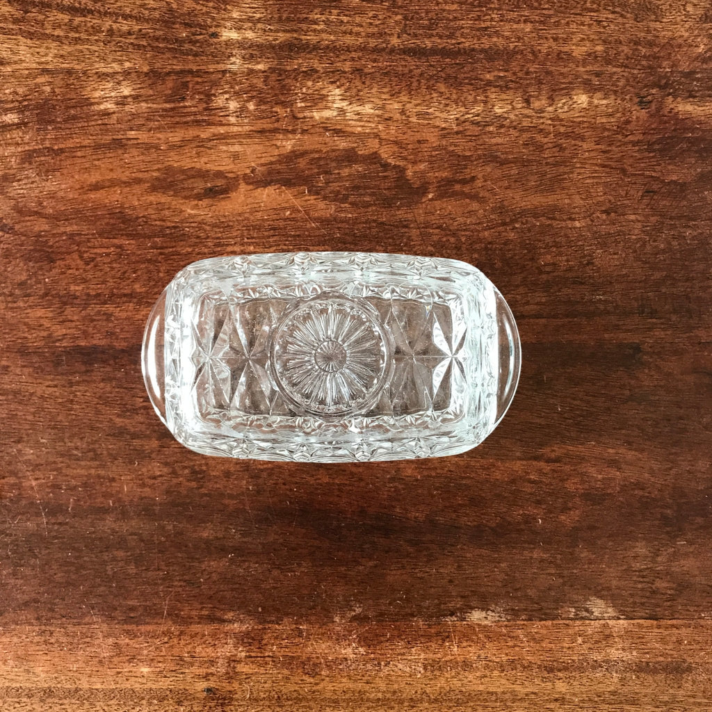 Beurrier vintage en verre moulé de Reims France par Hello Broc brocante en ligne