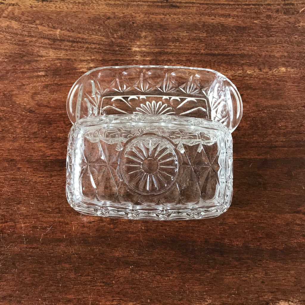 Beurrier vintage en verre moulé de Reims France par Hello Broc brocante en ligne