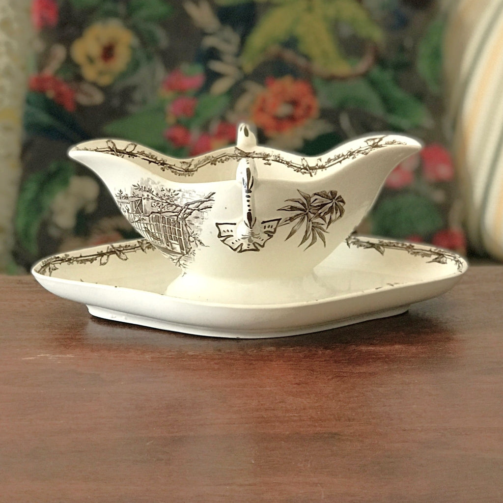Saucière ancienne en faïence de Choisy le Roi HB & Cie par Hello Broc brocante en ligne fin 19ème début 20ème siècle