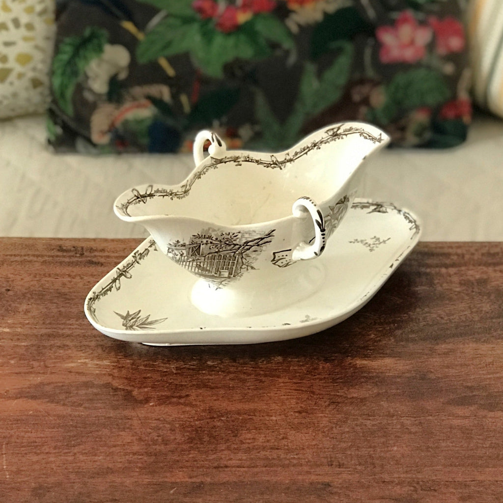 Saucière ancienne en faïence de Choisy le Roi HB & Cie par Hello Broc brocante en ligne fin 19ème début 20ème siècle