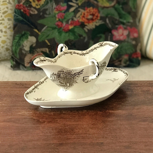 Saucière ancienne en faïence de Choisy le Roi HB & Cie par Hello Broc brocante en ligne fin 19ème début 20ème siècle