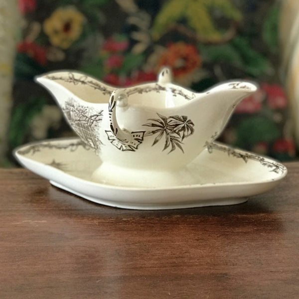 Saucière ancienne en faïence de Choisy le Roi HB & Cie par Hello Broc brocante en ligne fin 19ème début 20ème siècle