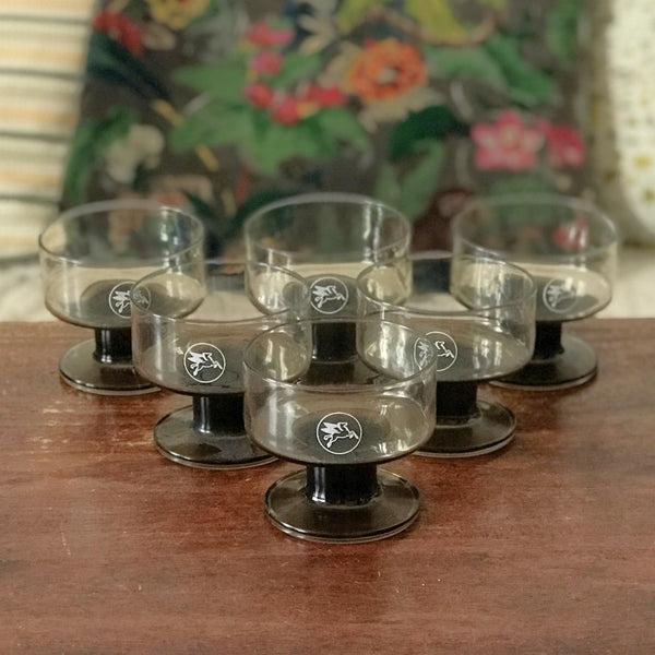 Lot de 6 coupelles publicitaires à dessert ou coupes à champagne vintage en verre moulé fumé Mobil logo Pégase par Hello Broc brocante en ligne