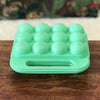 Boîte à œuf années 70 / 80 en plastique moulé vert d'eau par Hello Broc brocante en ligne