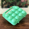 Boîte à œuf années 70 / 80 en plastique moulé vert d'eau par Hello Broc brocante en ligne