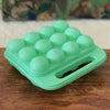 Boîte à œuf années 70 / 80 en plastique moulé vert d'eau par Hello Broc brocante en ligne