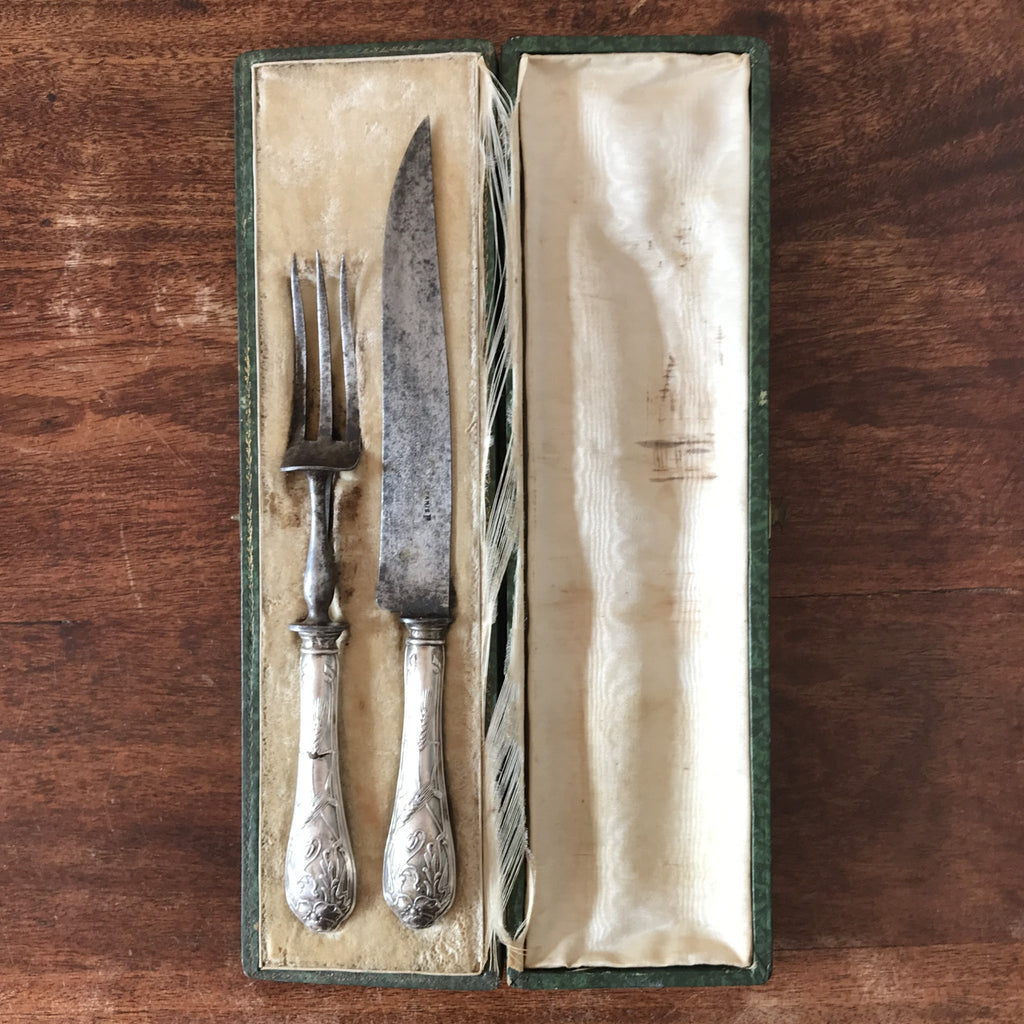 Ensemble de couverts de service en argenté fourré : couteau et fourchette fin XIXème début XXème siècle par Hello Broc brocante en ligne