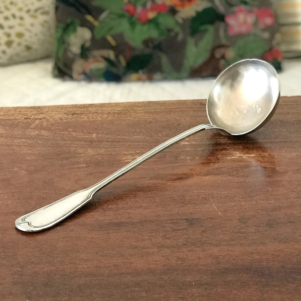 Louche en métal argenté Ravinet d'Enfert Circa 1930 par Hello Broc brocante en ligne