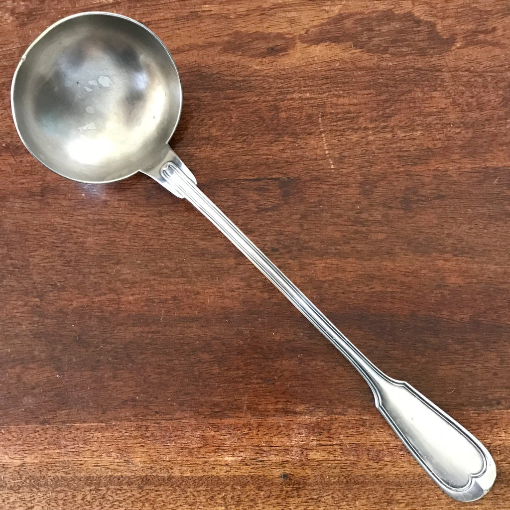 Louche en métal argenté Ravinet d'Enfert Circa 1930 par Hello Broc brocante en ligne
