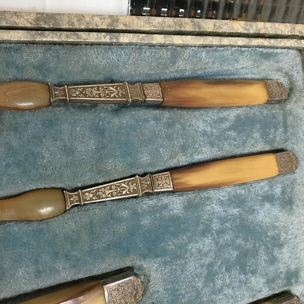 Service à gigot et à salade couverts anciens Coutellerie Delaire Art Nouveau métal et manches en corne par Hello Broc brocante en ligne