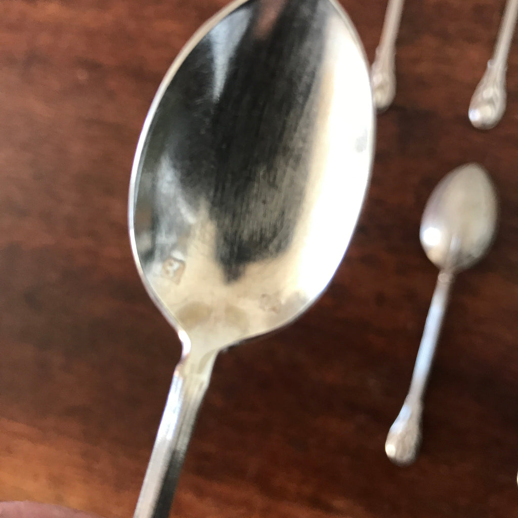 Ensemble de 6 cuillères à moka en métal argenté décor feuille de l'orfèvre Paul-François Guillaumot par Hello Broc brocante en ligne